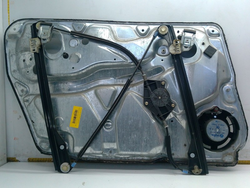 Recambio de elevalunas delantero derecho para volkswagen passat b5 (3b2) 1.9 tdi referencia OEM IAM 3B4837756A  