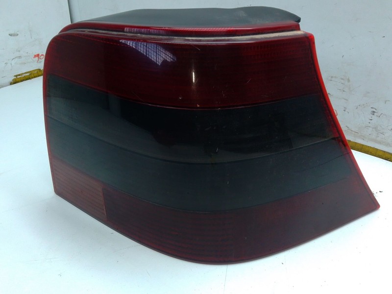 Recambio de piloto trasero derecho para volkswagen golf iv (1j1) 1.9 tdi referencia OEM IAM   