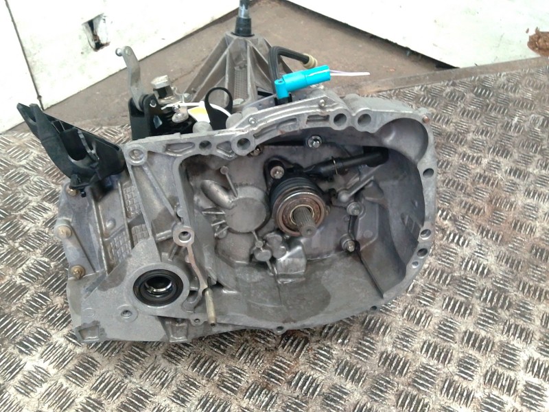 Recambio de caja cambios para renault clio iii (br0/1, cr0/1) 1.2 16v (br02, br0j, br11, cr02, cr0j, cr11) referencia OEM IAM 82
