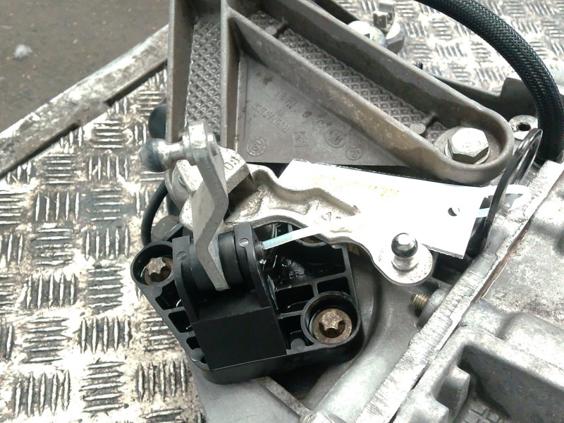 Recambio de caja cambios para renault clio iii (br0/1, cr0/1) 1.2 16v (br02, br0j, br11, cr02, cr0j, cr11) referencia OEM IAM 82