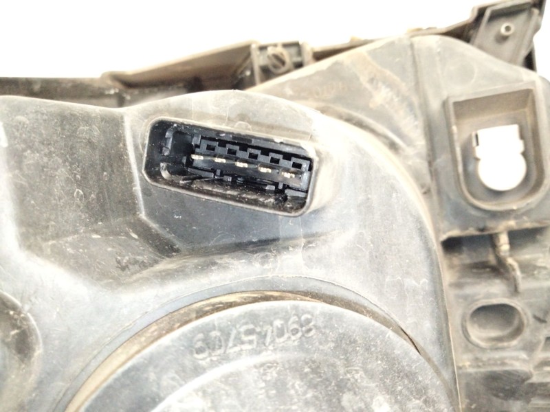 Recambio de faro derecho para renault clio iii (br0/1, cr0/1) 1.2 16v (br02, br0j, br11, cr02, cr0j, cr11) referencia OEM IAM 89