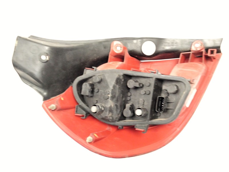 Recambio de piloto trasero derecho para renault clio iii (br0/1, cr0/1) 1.2 16v (br02, br0j, br11, cr02, cr0j, cr11) referencia 