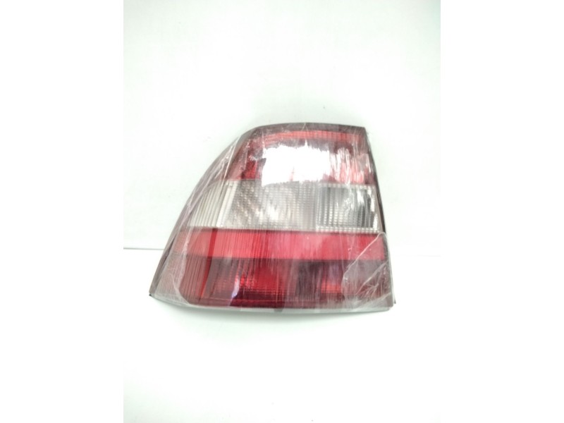 Recambio de piloto trasero izquierdo para opel vectra b berlina centenial referencia OEM IAM 37370748 90568047 37375383