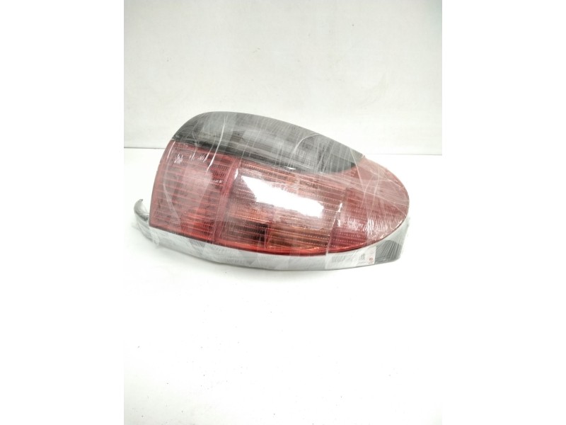 Recambio de piloto trasero izquierdo para peugeot 306 break xt referencia OEM IAM 45227  