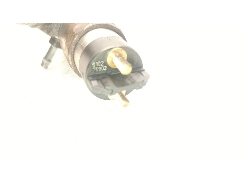 Recambio de inyector para renault midlum 240.12 referencia OEM IAM 010275902  