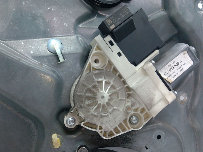 Recambio de elevalunas delantero izquierdo para seat ibiza iii (6l1) 1.4 tdi referencia OEM IAM 6L4837755AD  