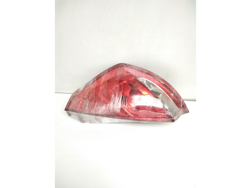 Recambio de piloto trasero derecho para ford fiesta (cb1) trend referencia OEM IAM 8A6113404A 0374D 