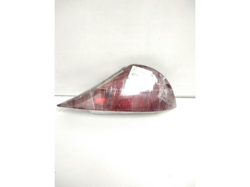 Recambio de piloto trasero derecho para lancia lancia y 1.2 cat referencia OEM IAM 46408285 B695 111961