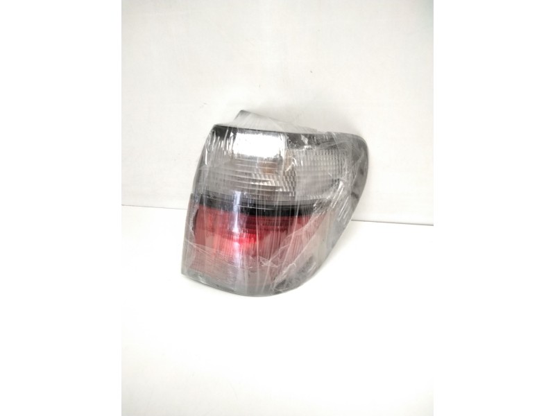 Recambio de piloto trasero derecho para mazda 626 berl./coupe/famil. (gd/gv) lx familiar (gv) referencia OEM IAM 8DG451150B  