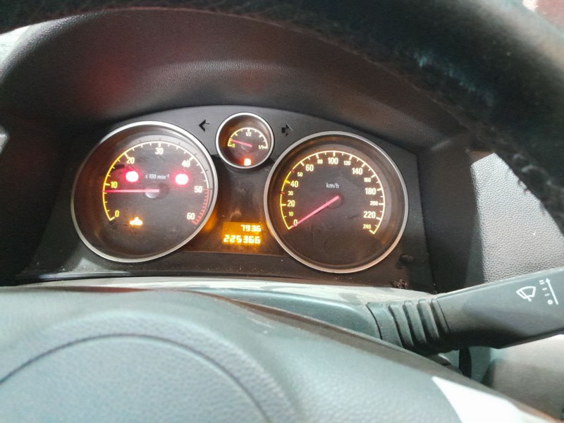 opel astra h (a04) del año 2009