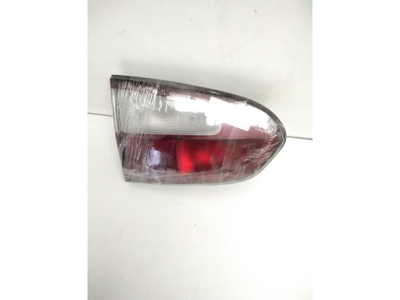 Recambio de piloto trasero central para hyundai h 1 referencia OEM IAM MH980226  