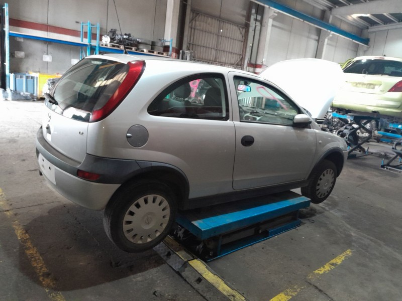 opel corsa c (x01) del año 2003