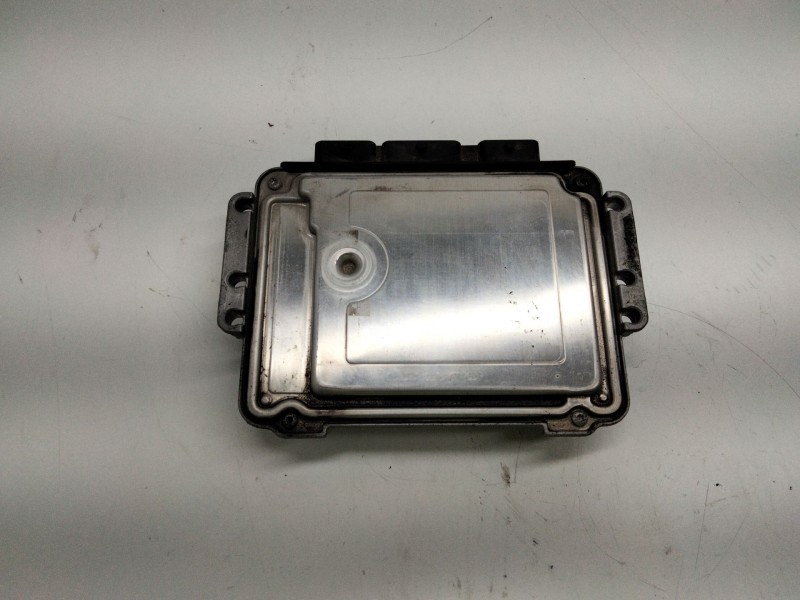Recambio de centralita motor uce para peugeot 407 (6d_) 1.6 hdi 110 (6d9hzc, 6d9hyc) referencia OEM IAM 9658945280 0281011633 
