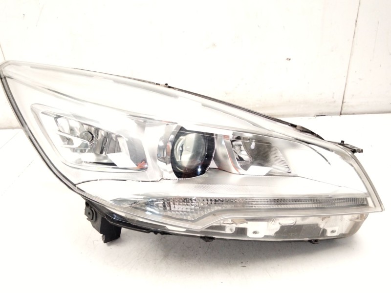 Recambio de faro derecho para ford kuga i 2.0 tdci referencia OEM IAM CV4413D154AF  