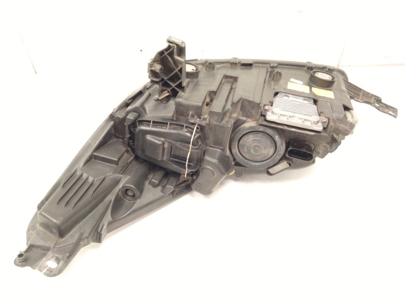Recambio de faro derecho para ford kuga i 2.0 tdci referencia OEM IAM CV4413D154AF  