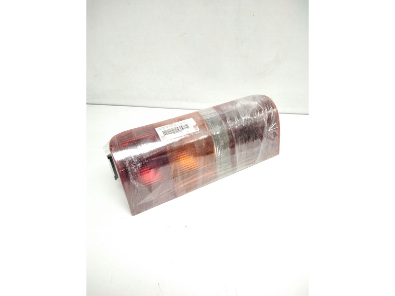 Recambio de piloto trasero derecho para ford fiesta berl./courier surf referencia OEM IAM 37474128D 7070864 