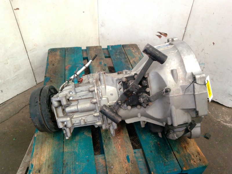 Recambio de caja cambios para nissan nt500 35.15 referencia OEM IAM 32010LC40A  