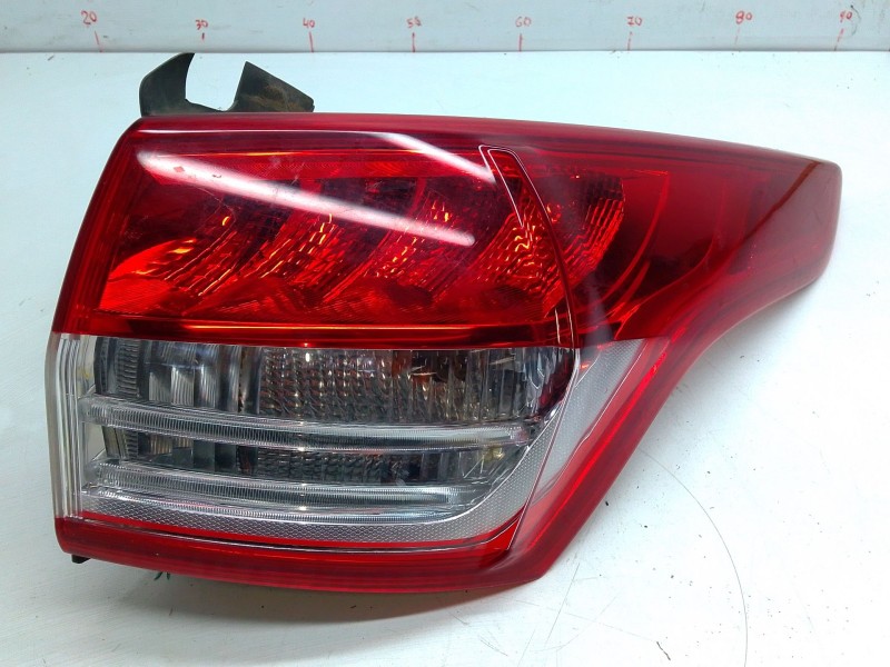 Recambio de piloto trasero derecho para ford kuga i 2.0 tdci referencia OEM IAM CV4413404  