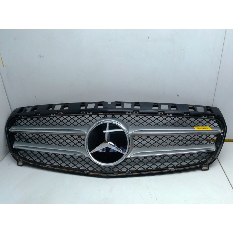 Recambio de rejilla delantera para mercedes-benz clase a (w176) a 200 cdi / d (176.008) referencia OEM IAM A1768880260  