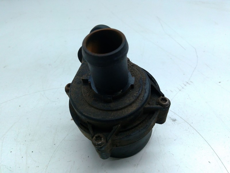 Recambio de bomba agua electrica para volkswagen caddy iii monospace (2kb, 2kj, 2cb, 2cj) 1.9 tdi referencia OEM IAM 5Q0965567J 