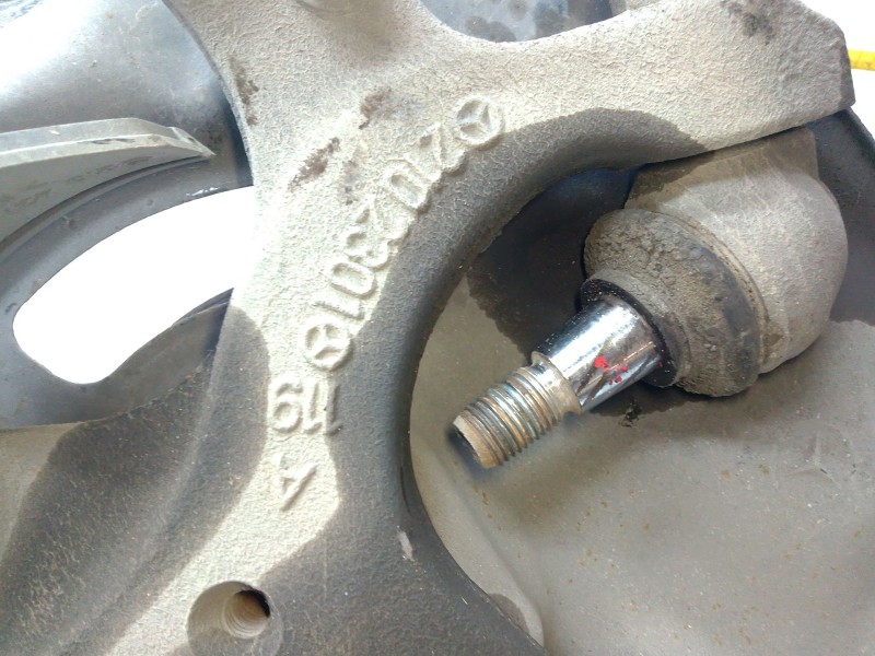 Recambio de mangueta delantera derecha para mercedes-benz clase e (w210) e 300 turbo-d (210.025) referencia OEM IAM   