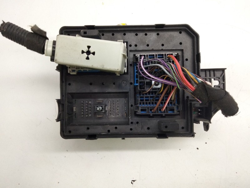 Recambio de caja fusibles para iveco daily v furgoneta 29s13, 29l13, 35c13, 35s13, 40c13, 40s13 referencia OEM IAM   