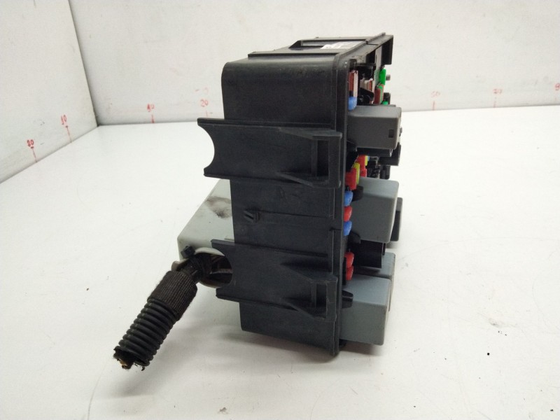 Recambio de caja fusibles para iveco daily v furgoneta 29s13, 29l13, 35c13, 35s13, 40c13, 40s13 referencia OEM IAM   
