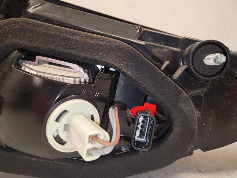 Recambio de piloto trasero derecho para renault talisman (lp_) 1.6 tce 150 referencia OEM IAM 26550976R  