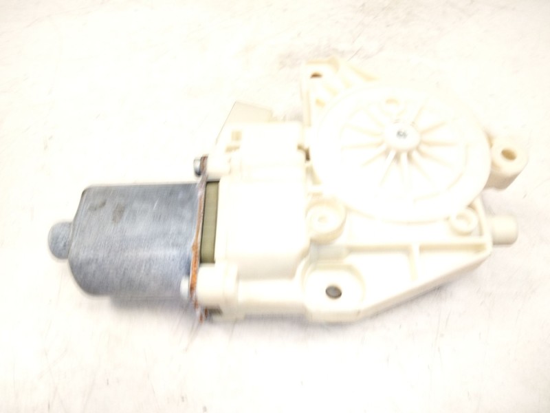 Recambio de motor elevalunas delantero izquierdo para mercedes-benz clase a (w176) a 200 cdi / d (176.008) referencia OEM IAM A2