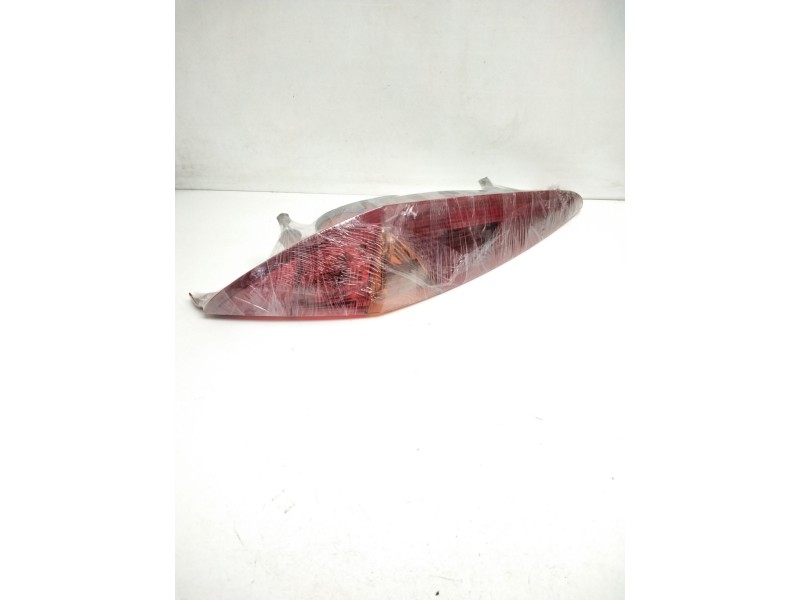 Recambio de piloto trasero izquierdo para fiat punto berlina (188) 1.2 16v cat referencia OEM IAM 286201  