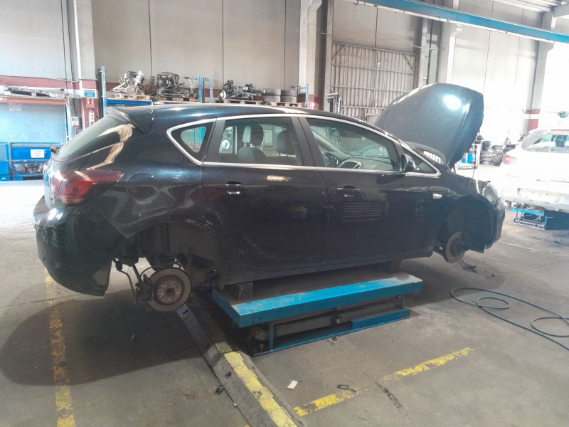 opel astra j (p10) del año 2011