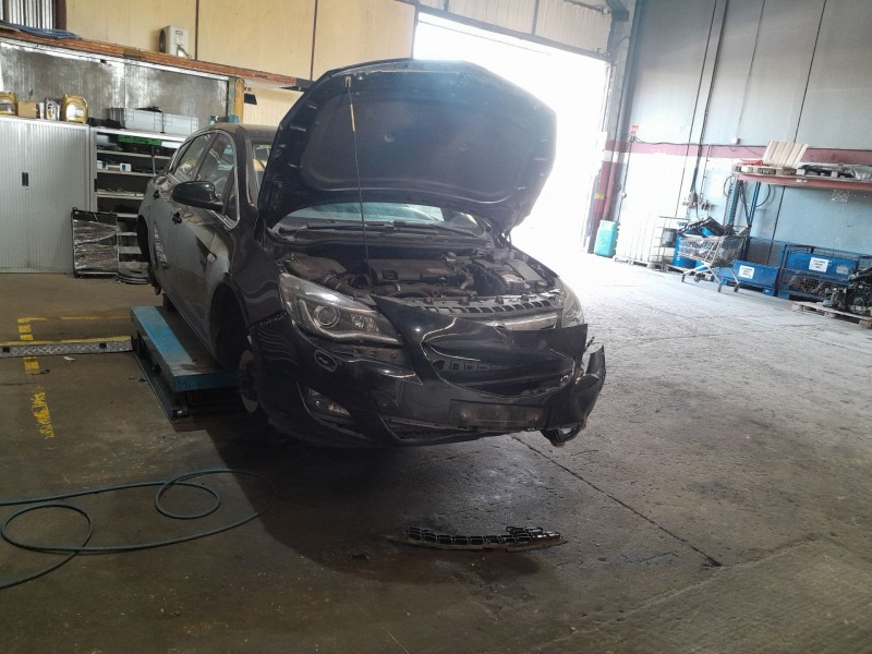 opel astra j (p10) del año 2011