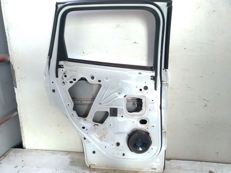 Recambio de puerta trasera izquierda para ford kuga i 2.0 tdci referencia OEM IAM   