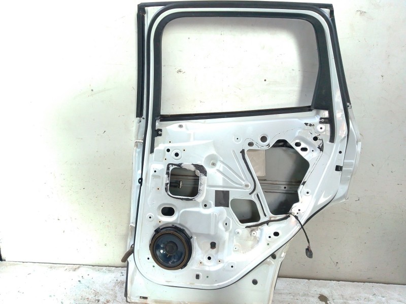 Recambio de puerta trasera derecha para ford kuga i 2.0 tdci referencia OEM IAM   