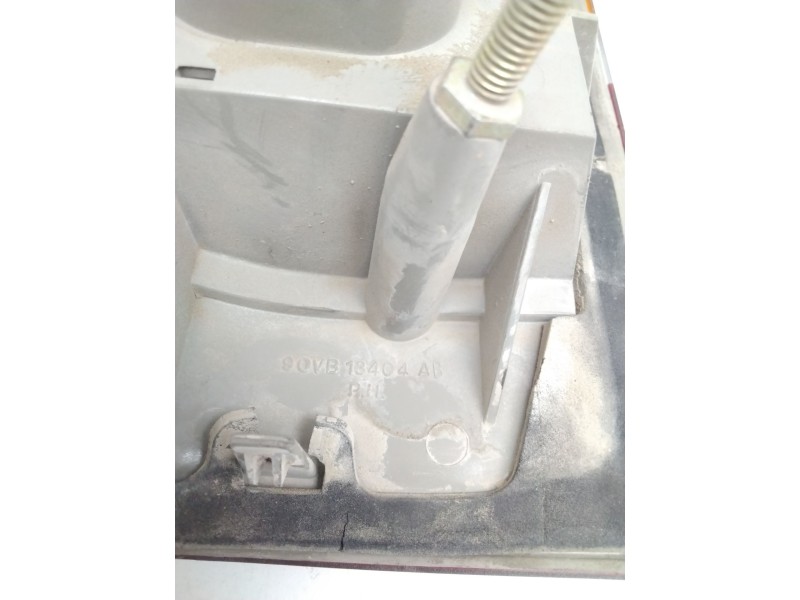 Recambio de piloto trasero derecho para ford fiesta berl./courier referencia OEM IAM 90VB13404AB  