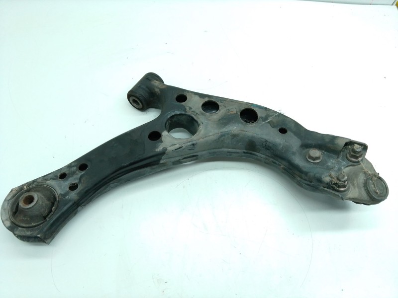 Recambio de brazo suspension inferior delantero izquierdo para toyota c-hr (_x1_) 1.8 hybrid (zyx10_, zyx11_) referencia OEM IAM
