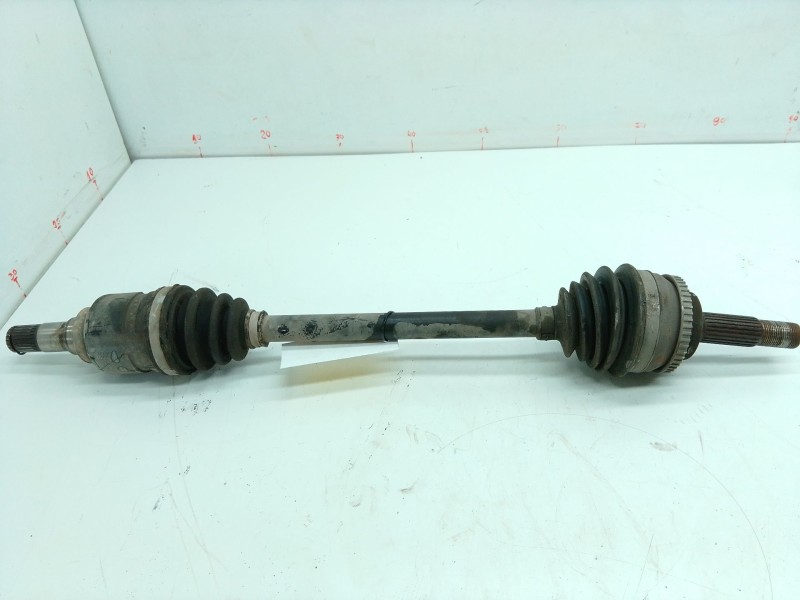 Recambio de transmision delantera izquierda para toyota yaris (_p1_) 1.3 (scp12_, scp13_) referencia OEM IAM P26080578  