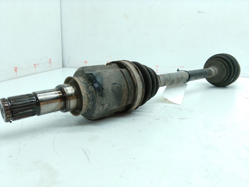 Recambio de transmision delantera izquierda para toyota yaris (_p1_) 1.3 (scp12_, scp13_) referencia OEM IAM P26080578  