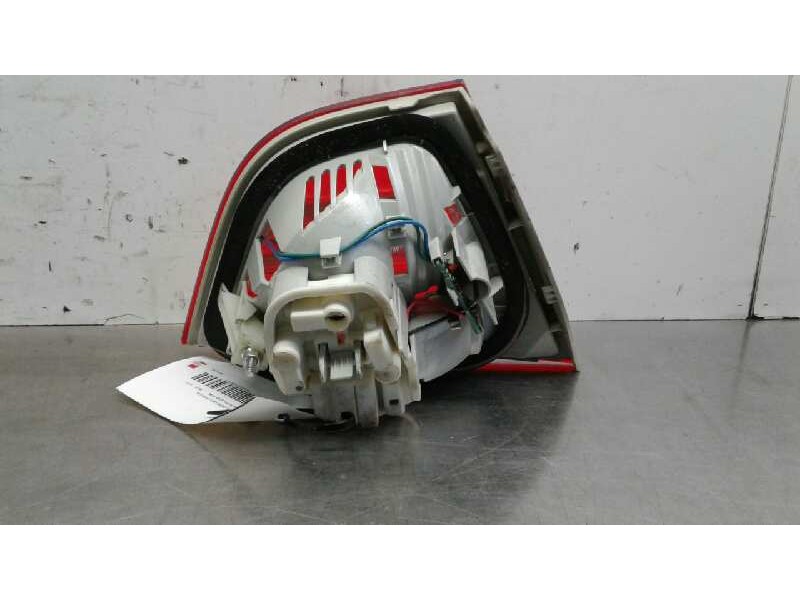 Recambio de piloto trasero derecho porton para bmw serie 3 berlina (e90) 318d referencia OEM IAM 7154156AI 218402 