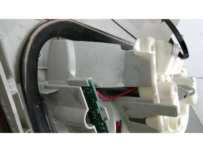 Recambio de piloto trasero derecho porton para bmw serie 3 berlina (e90) 318d referencia OEM IAM 7154156AI 218402 