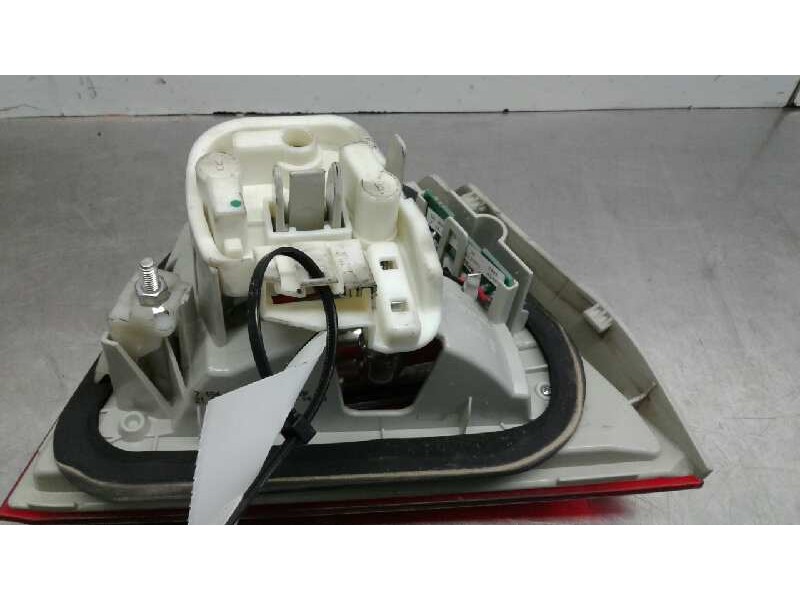 Recambio de piloto trasero derecho porton para bmw serie 3 berlina (e90) 318d referencia OEM IAM 7154156AI 218402 