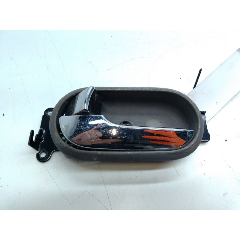 Recambio de maneta interior delantera izquierda para kia carnival ii (gq) 2.9 crdi referencia OEM IAM   