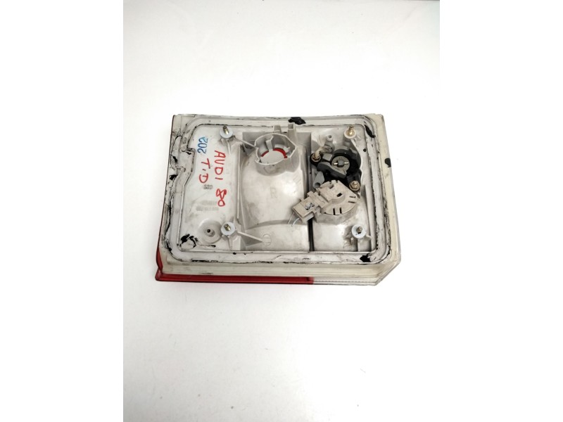 Recambio de piloto trasero derecho para audi 80 (613) 1.7 referencia OEM IAM 893945094  