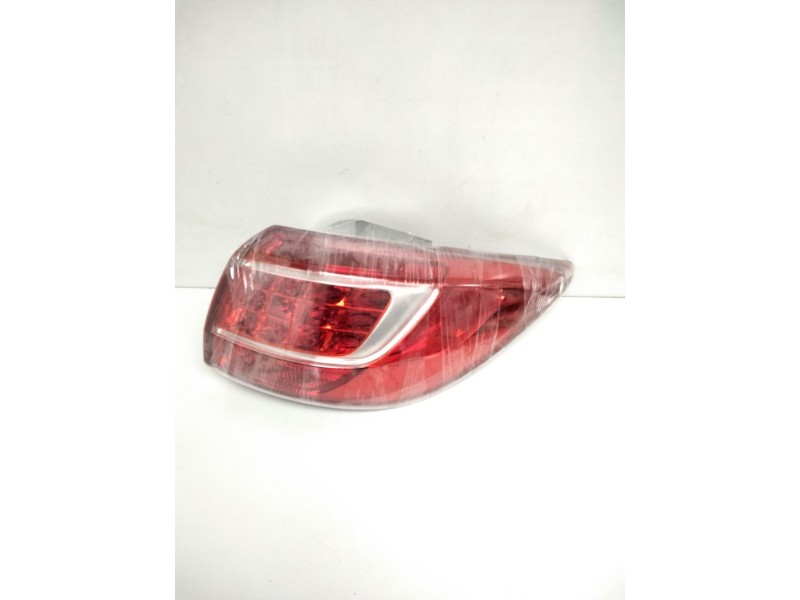 Recambio de piloto trasero derecho para kia sportage 1.7 crdi cat referencia OEM IAM 924023W010  