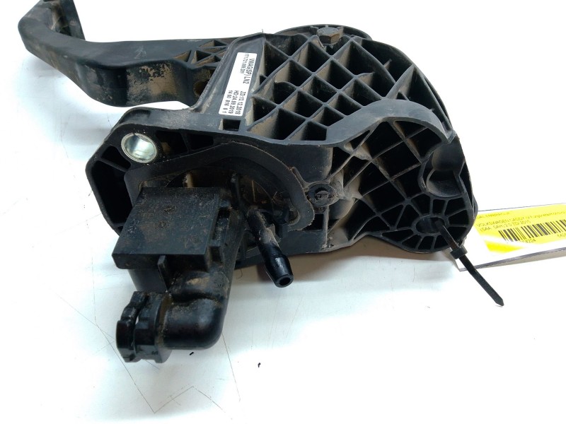 Recambio de pedal embrague para volkswagen caddy iv furgoneta/monovolumen (saa, sah) 2.0 tdi referencia OEM IAM 1K0721796  
