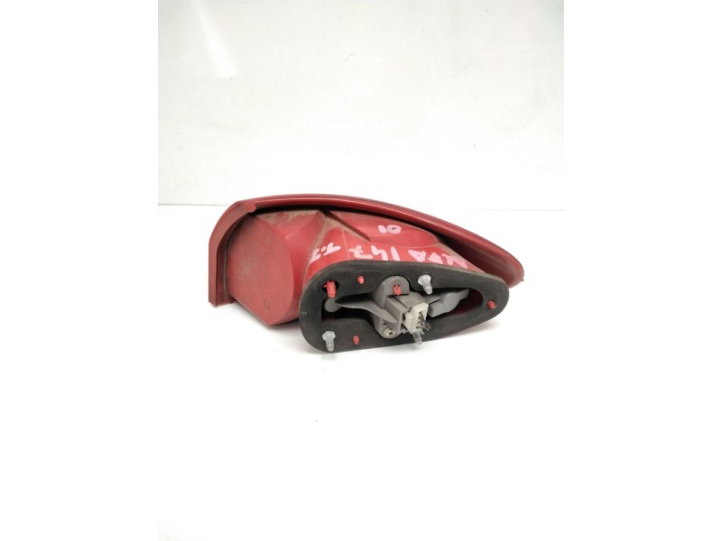 Recambio de piloto trasero izquierdo para alfa romeo 147 (190) 1.9 jtd cat referencia OEM IAM 46556349 03322010 