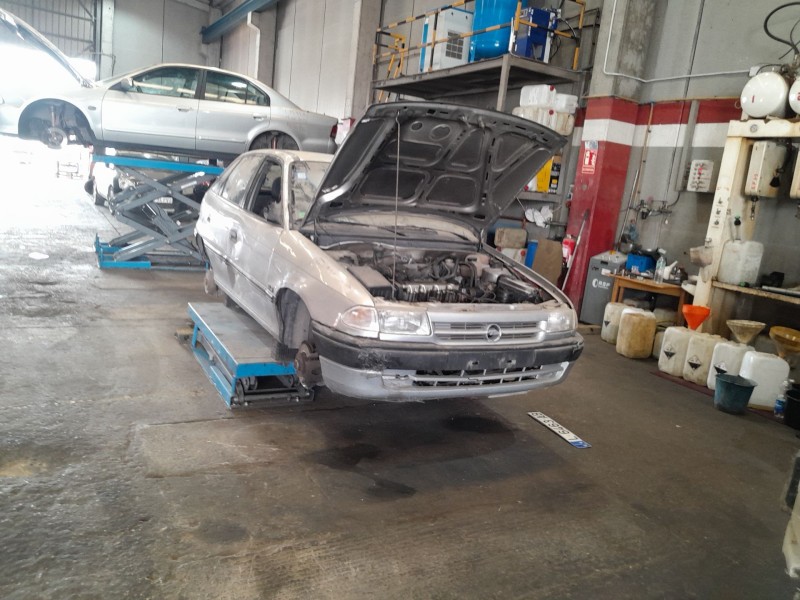 opel astra f hatchback (t92) del año 1992
