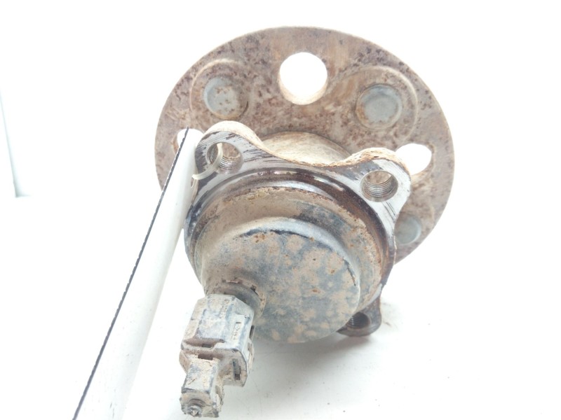 Recambio de buje trasero izquierdo para toyota c-hr (_x1_) 1.8 hybrid (zyx10_, zyx11_) referencia OEM IAM   