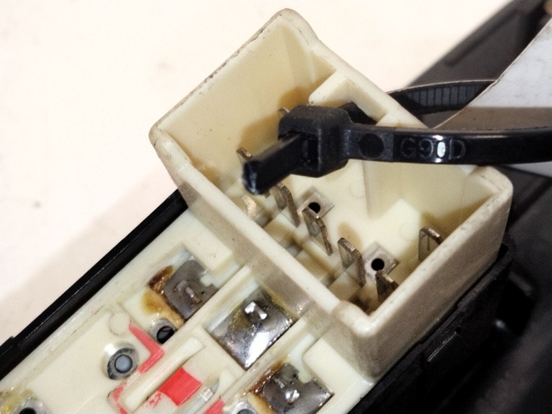 Recambio de mando elevalunas trasero derecho para kia cerato i hatchback (ld) 2.0 referencia OEM IAM   