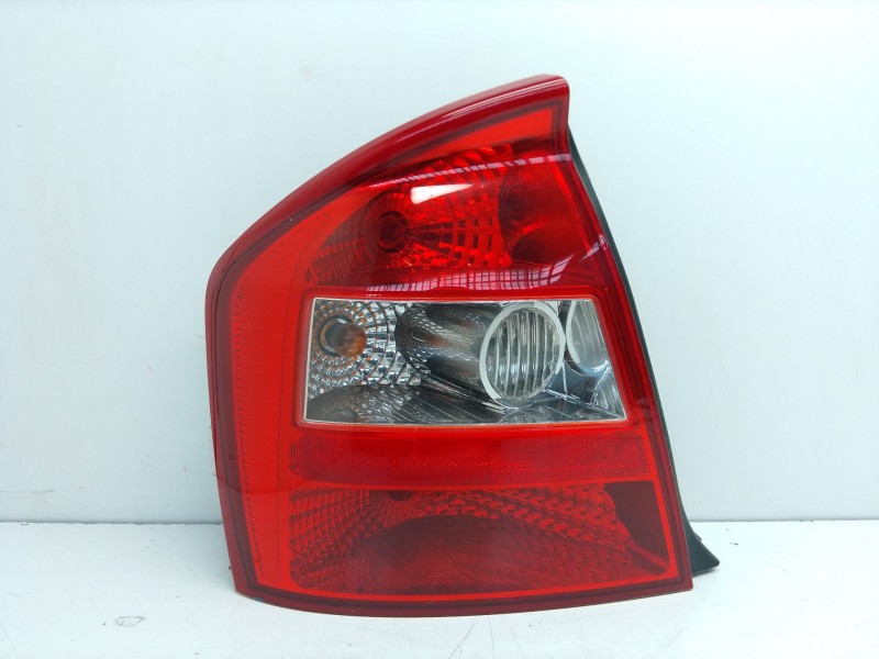Recambio de piloto trasero izquierdo para kia cerato i hatchback (ld) 2.0 referencia OEM IAM   